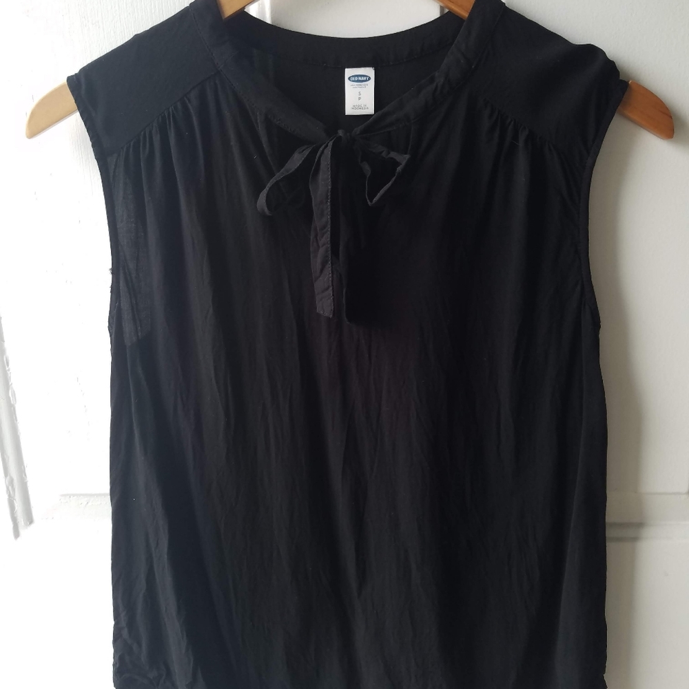 Sleeveless blouse/shell